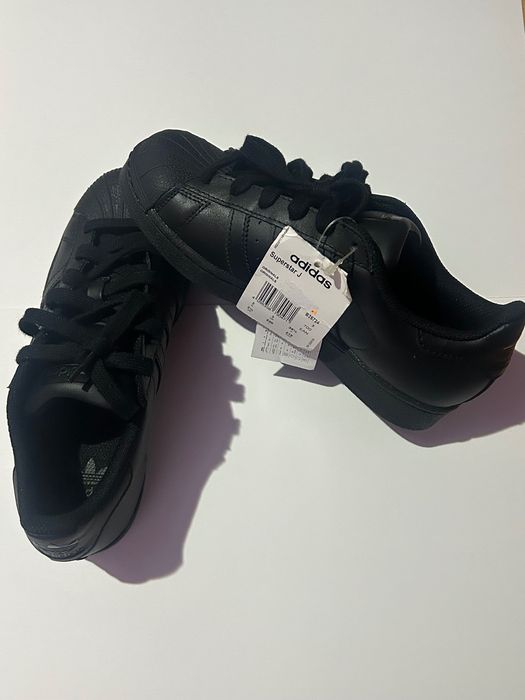 Adidași superstar