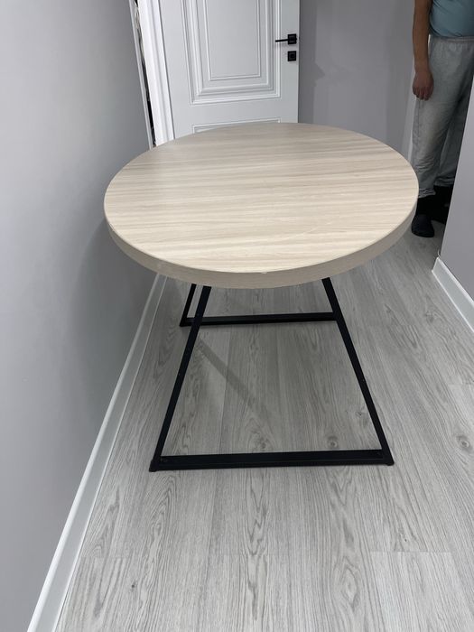 Продам стол в отличном состоянии