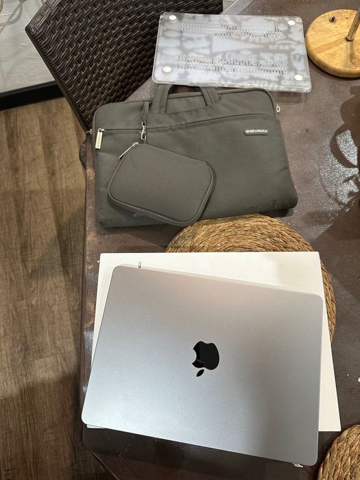 MacBook Air 13.6 M2 8/512