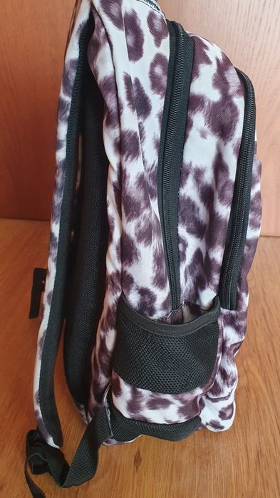 Продавам здрава и красива ученическа раница "ST.Right"