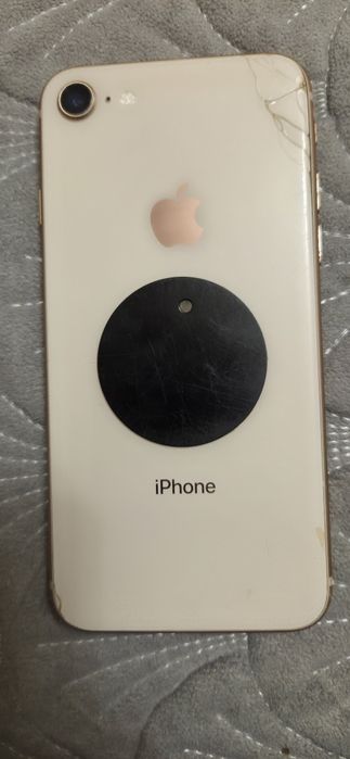 Продам айфон 8 64g