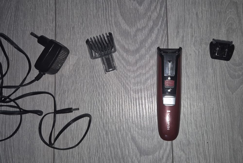 Aparat tuns barba Remington Beard Boss Styler MB4125