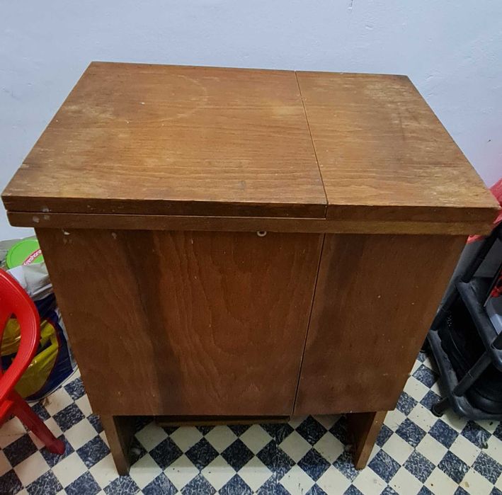 Vand mașină de cusut veche veronica stare foarte bună negociabil