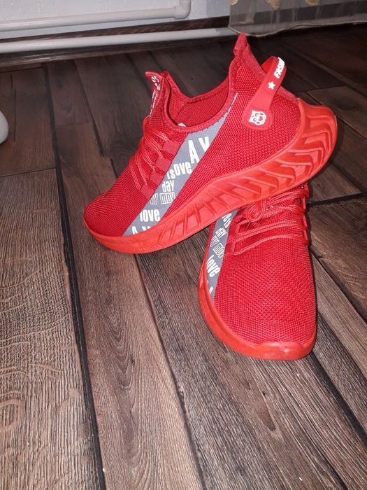 Pantofi sport noi,marimi 40 si 41