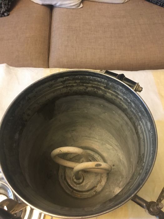 Руски самовар и полска ръчна дрелка