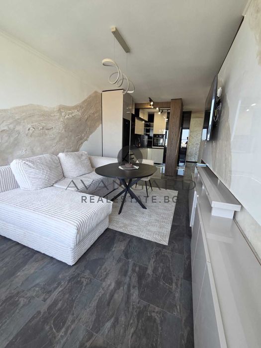 Продава се Тристаен апартамент в Пловдив, Център - 120 кв.м за 2384 €/кв.м - Снимка #1