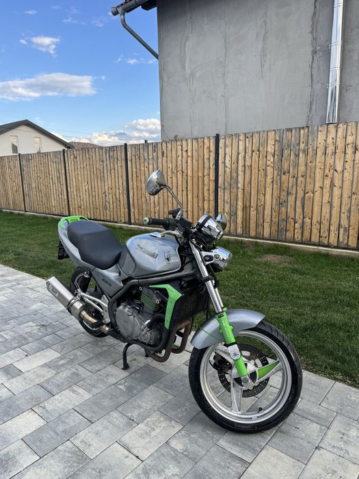 Motocicleta Kawasaki Er 5N