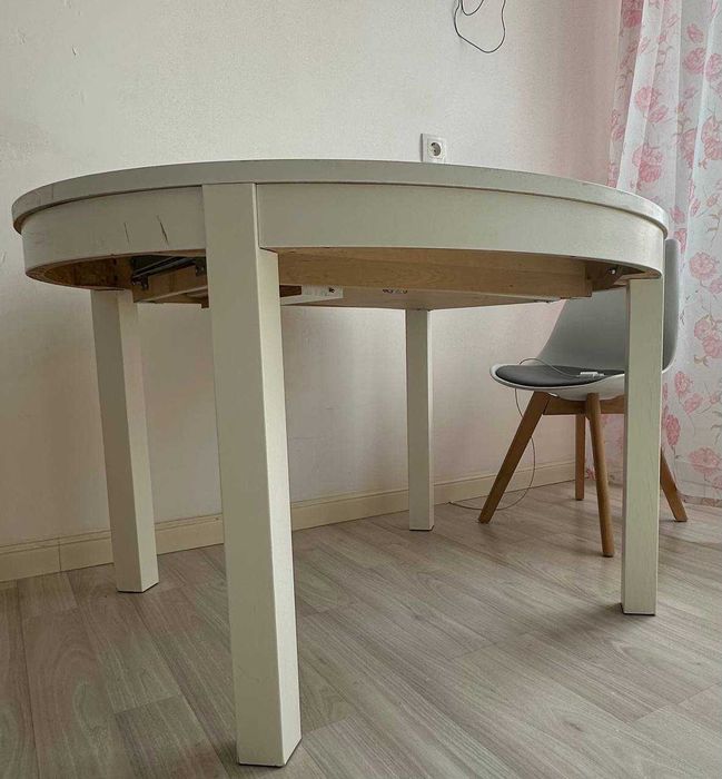 Обеденный стол IKEA Бьюрста 115/166