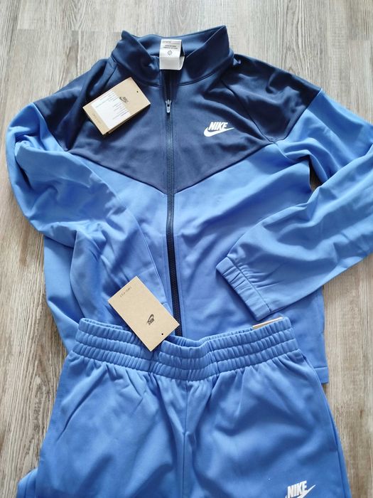 Анцунг на Nike- размер по етикет 147-158см