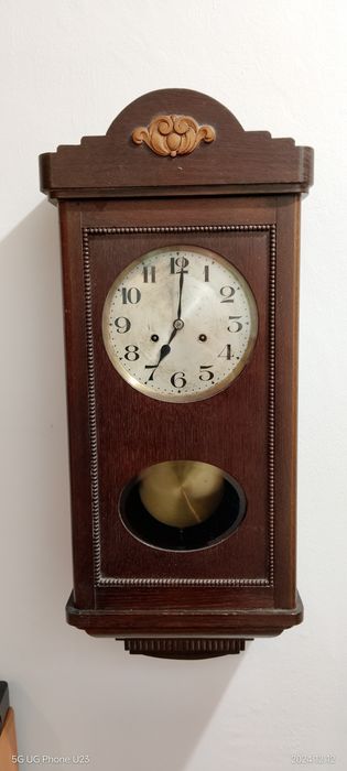 Старинен стенен часовник