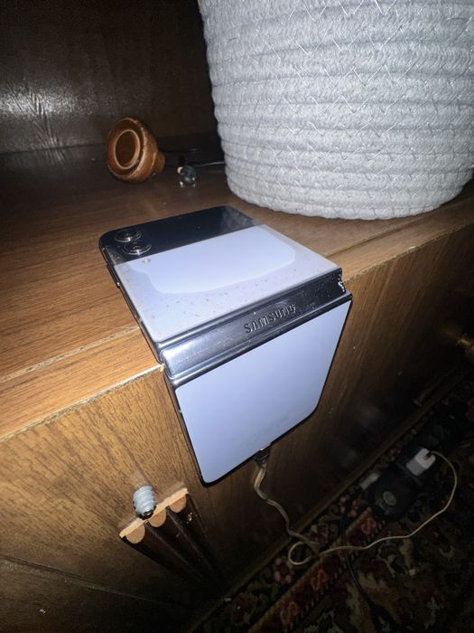 Обменяю samsung galaxy z flip 4