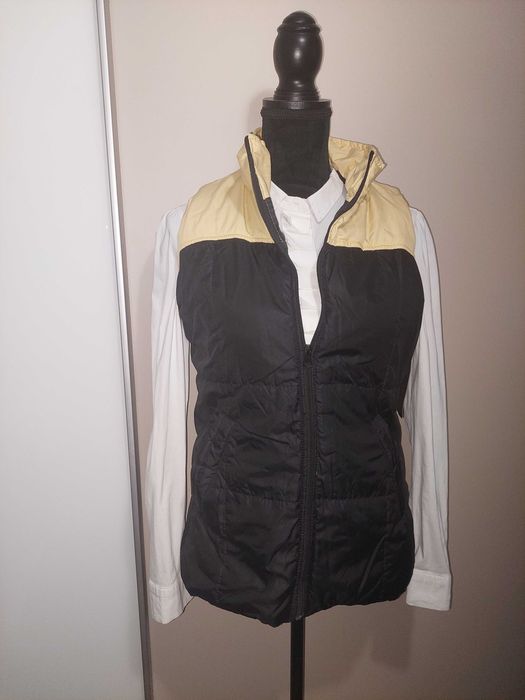 Vestă grosuță negru cu galben noua cu etichetă cu puf