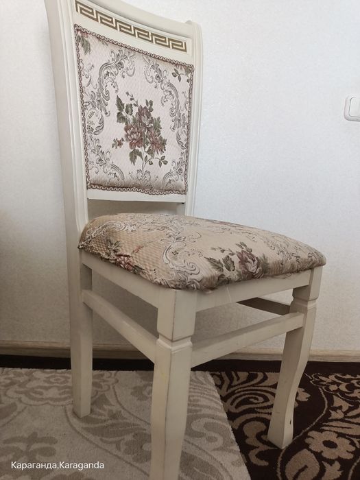 Продаю красивые стулья