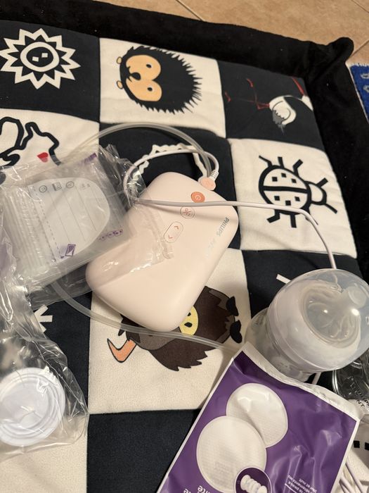 Pompa de san Philips Avent model din seria SCF395 (Natural Motion)