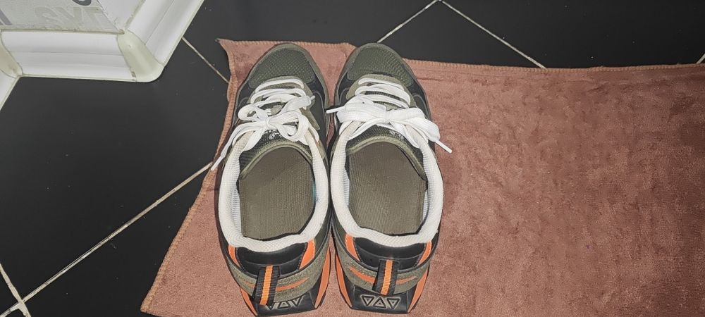 Кроссовки мужские 43