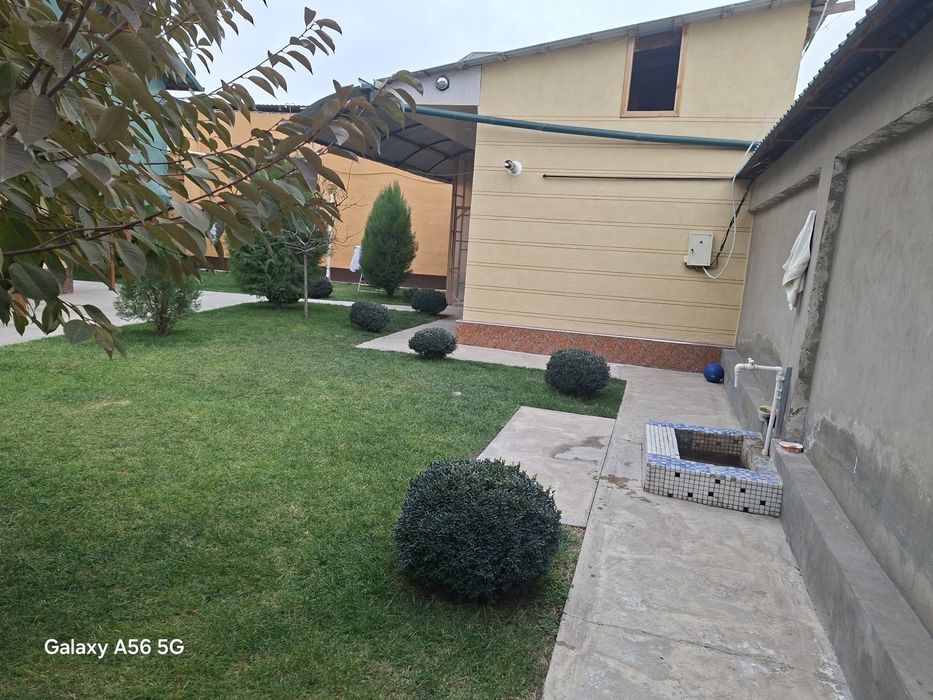 Ховлининг бир кисми 2 соток ер 2 та хонаси сотилади.Кибрай,Бураота