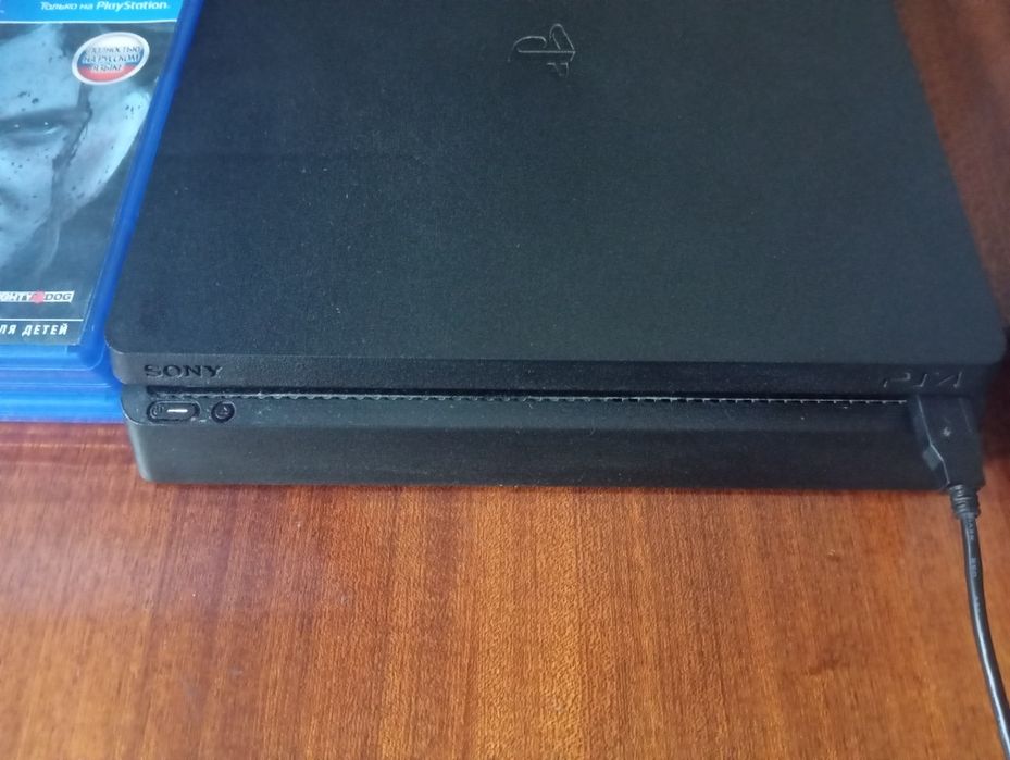 Продам Пс 4 Слим //Playstation 4 slim