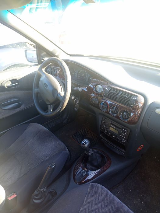 Форд Ескорт 1.6 бензин