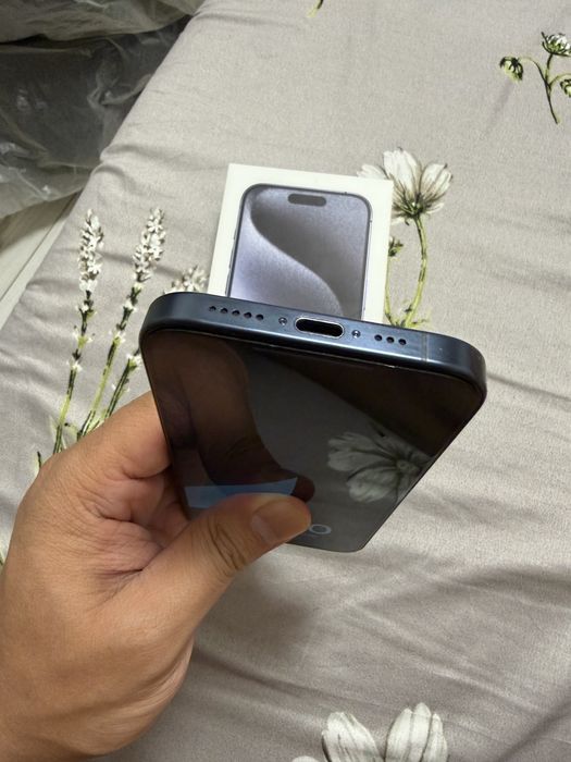 Продам Iphone 15 pro 256Gb