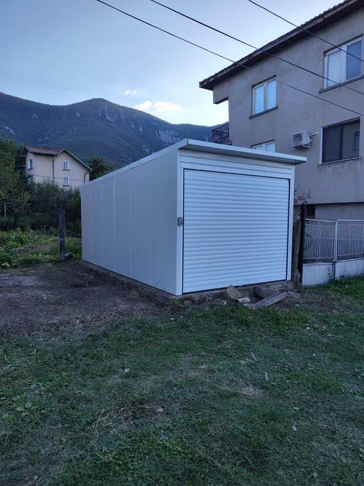 Произвежда гаражни клетки от термопанели