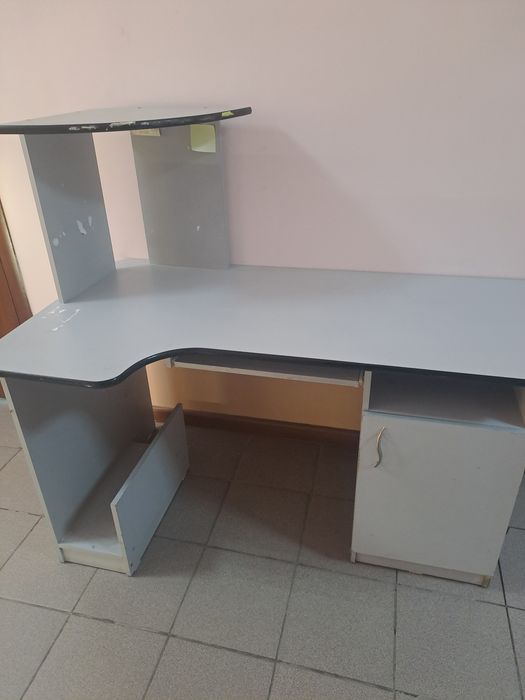 Продам компьютерный стол