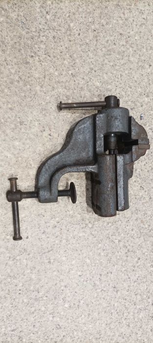 Менгеме за стойка ХОБИ - 5   менгеме за монтаж на маса малко . Се