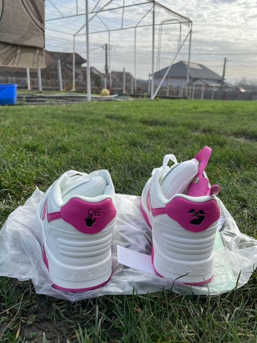 Vând Off White Out Of Office