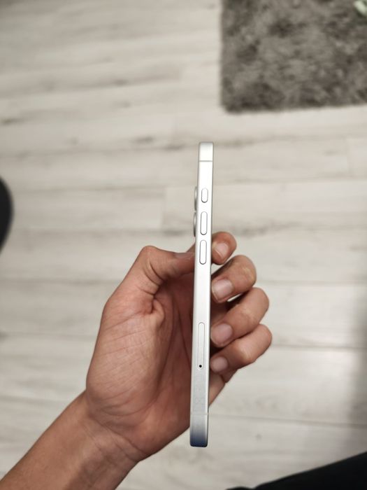 Iphone 16, +2huse, in garantie