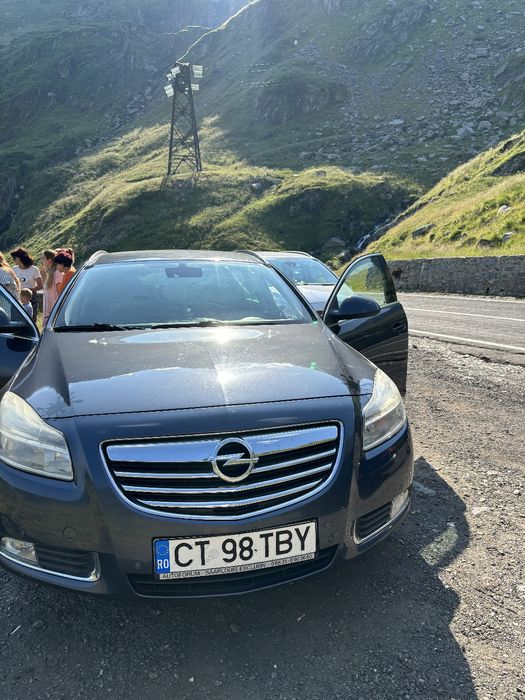 Vând Opel Insignia