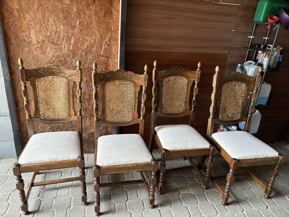 Scaune din lemn masiv