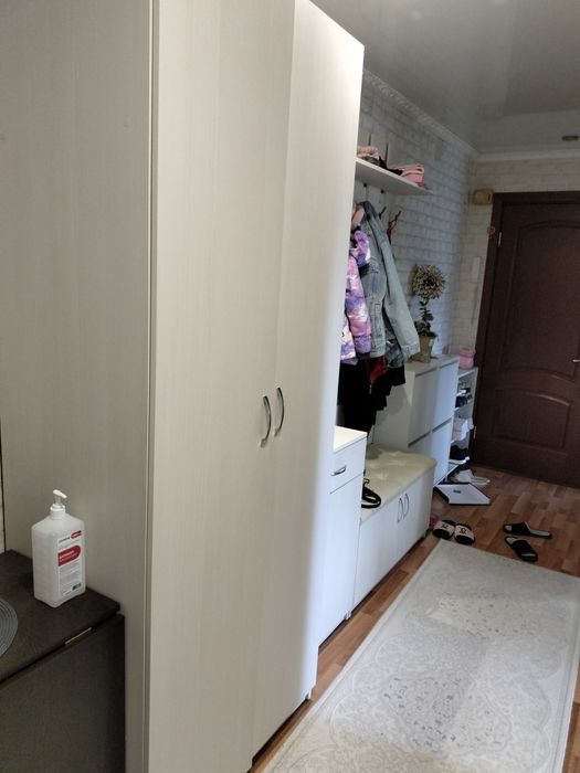 Продам один  шкаф в прихожую