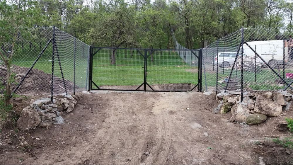 Construim garduri și porți exact după cerințele dumneavoastră