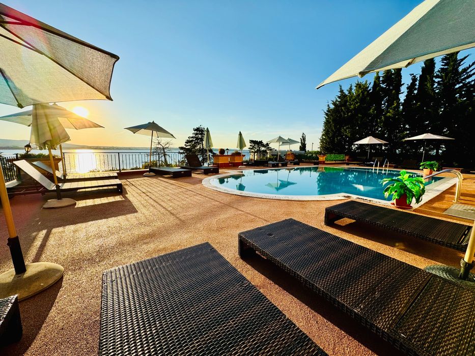 Продава се Тристаен апартамент в Созопол - 126 кв.м за 1068 €/кв.м - Снимка #1