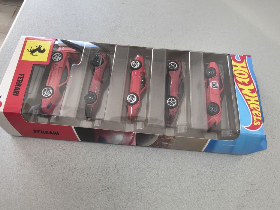 Set  5  Machete. Ferrari