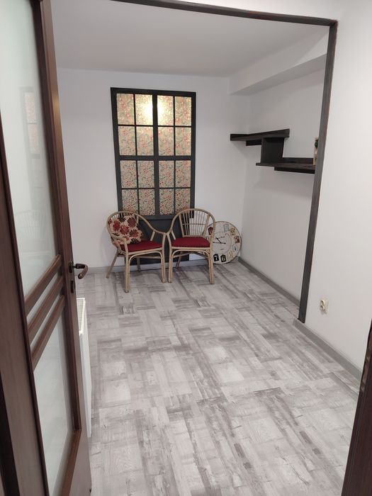 Spațiu ultracentral(55 mp + loc parcare) pt. cabinet, birou, clinica, atelier etc. ~ 7 €/mp