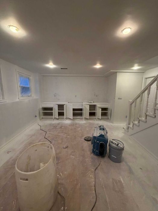 Renovari apartamente si case vopsit, gresie, rigips, parchet, tencuire