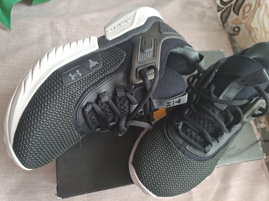 Under Armour noi, mărimea 40