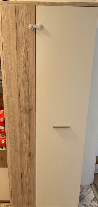 Двукрилен гардероб