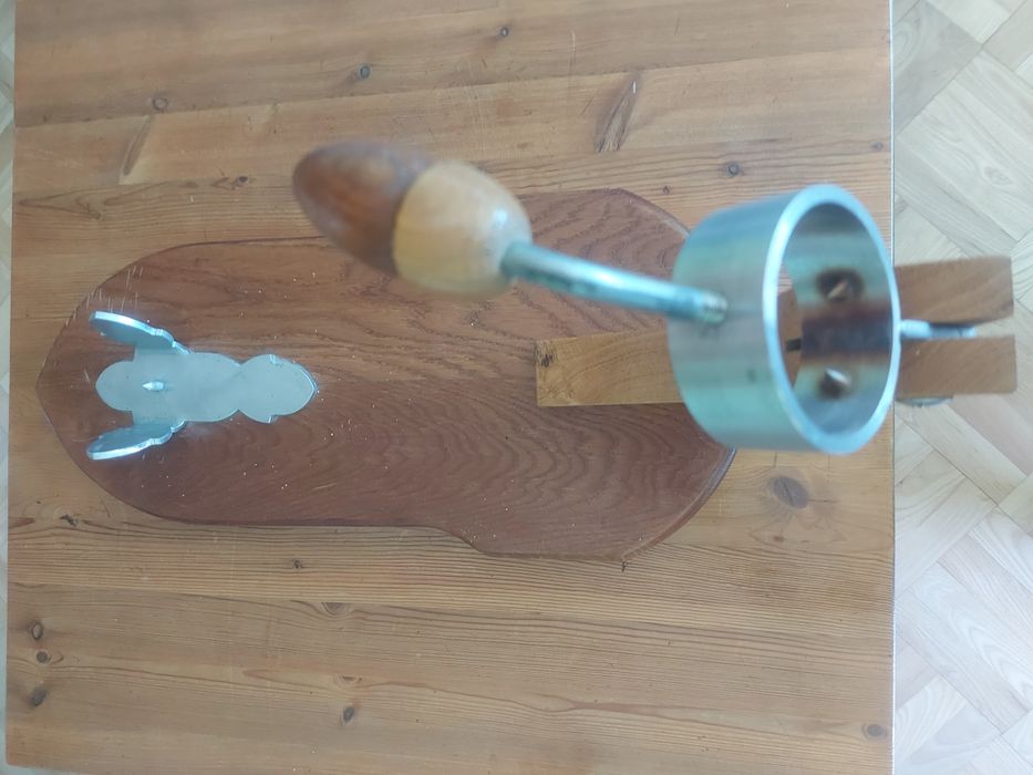 Дървена стойка за хамон