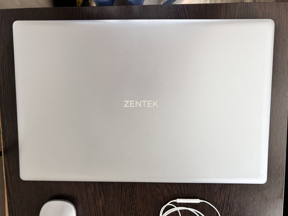 Продаю ноутбук почти новый