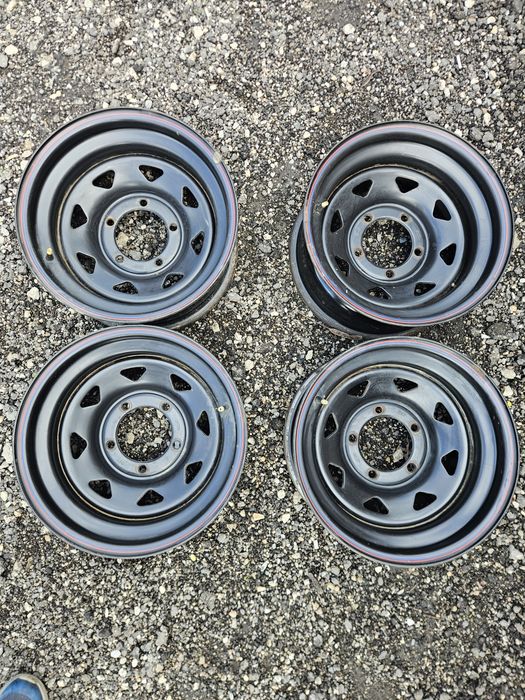 Set de 4 jante 7j R15 SUZUKI  samurai vitara jimny 5x139.7 Fără mesaje inutile anunțul este valabil atâta timp cât este activ ! Pretul este pt toate 4
