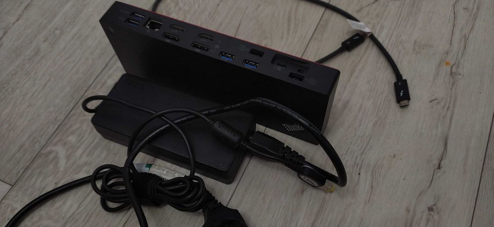Докстанция Lenovo Thunderbolt 3, Gen2