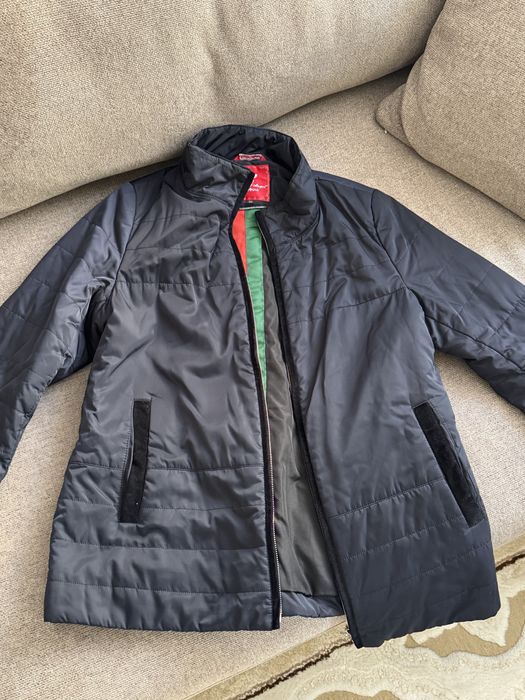 Продам женскую куртку и ветровку