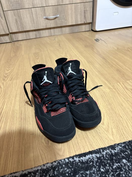 Продавам jordan 4