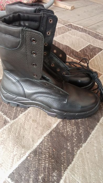 Ботинки рабочие новые.. Весна - осень. Размер 47.