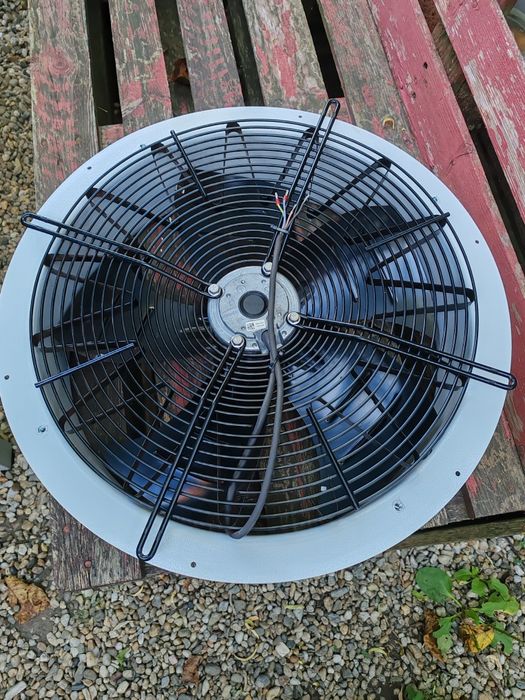 Ventilator axial
