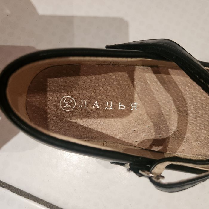 Продам туфли для девочки