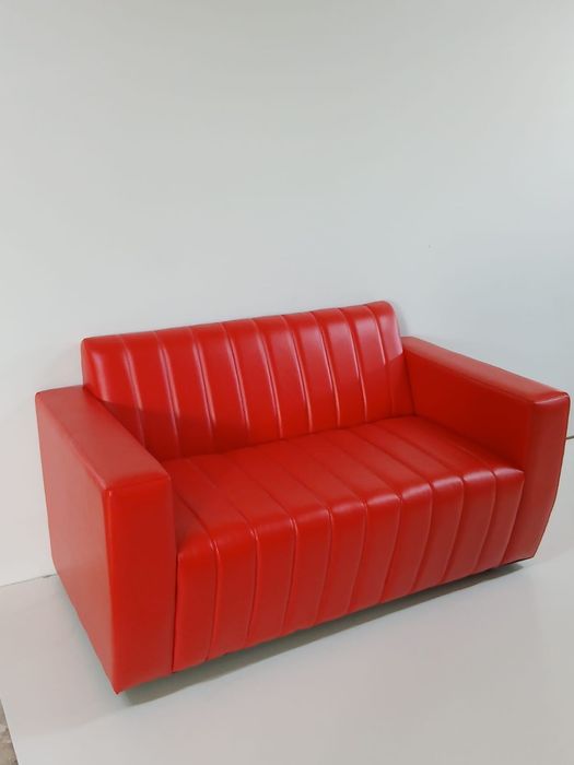 Кожаный диван. Удобный, стильный.