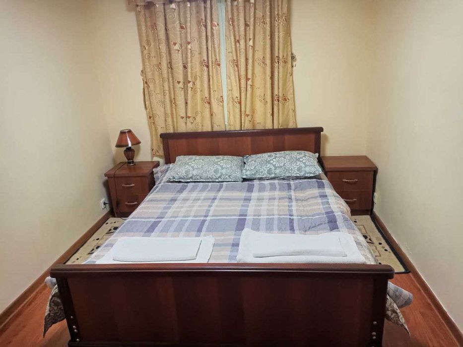 Топчаны, беседки и пикник на берегу Ташморе в зоне отдыха БРИЗ