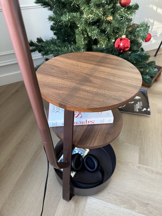 Высокая напольная лампа